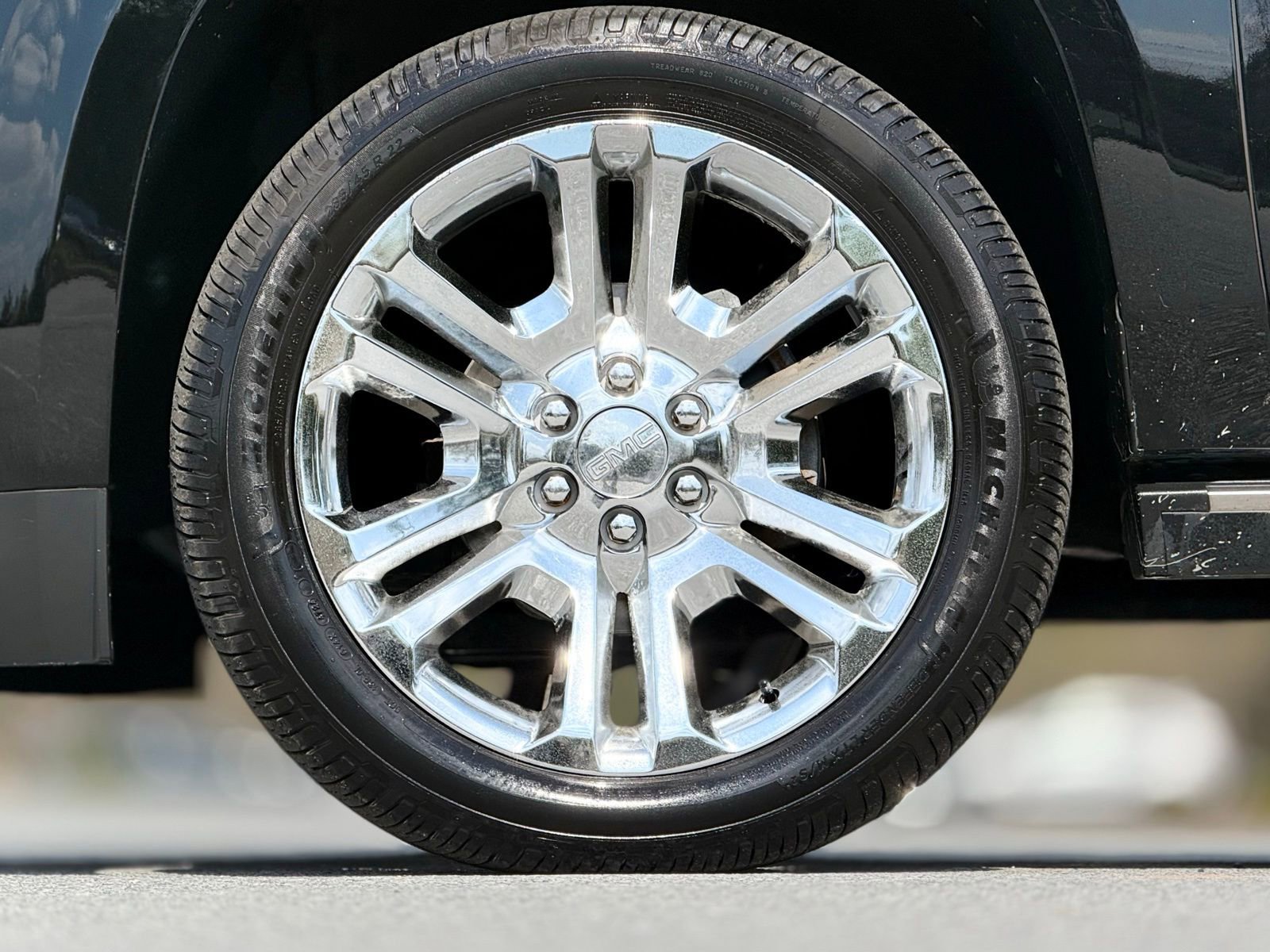 Used 2017 GMC Yukon XL Denali w/ Open Road Package image 18