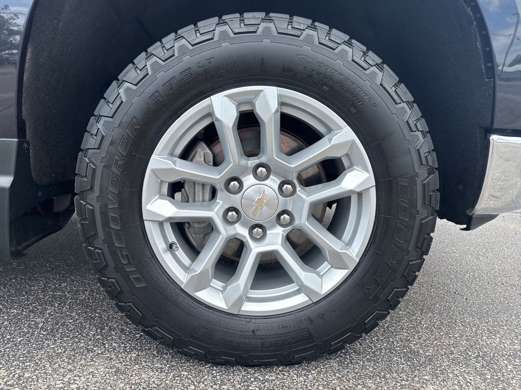 Used 2023 Chevrolet Silverado 1500 LT w/ Z71 Off-Road Package AWD/4WD image 9
