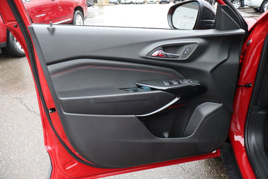 New 2026 Chevrolet Trax RS w/ Sunroof Package image 7