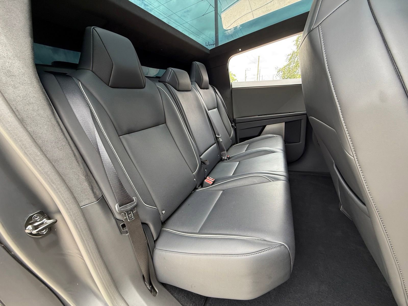 Used 2025 Tesla Cybertruck AWD Crew Cab image 20