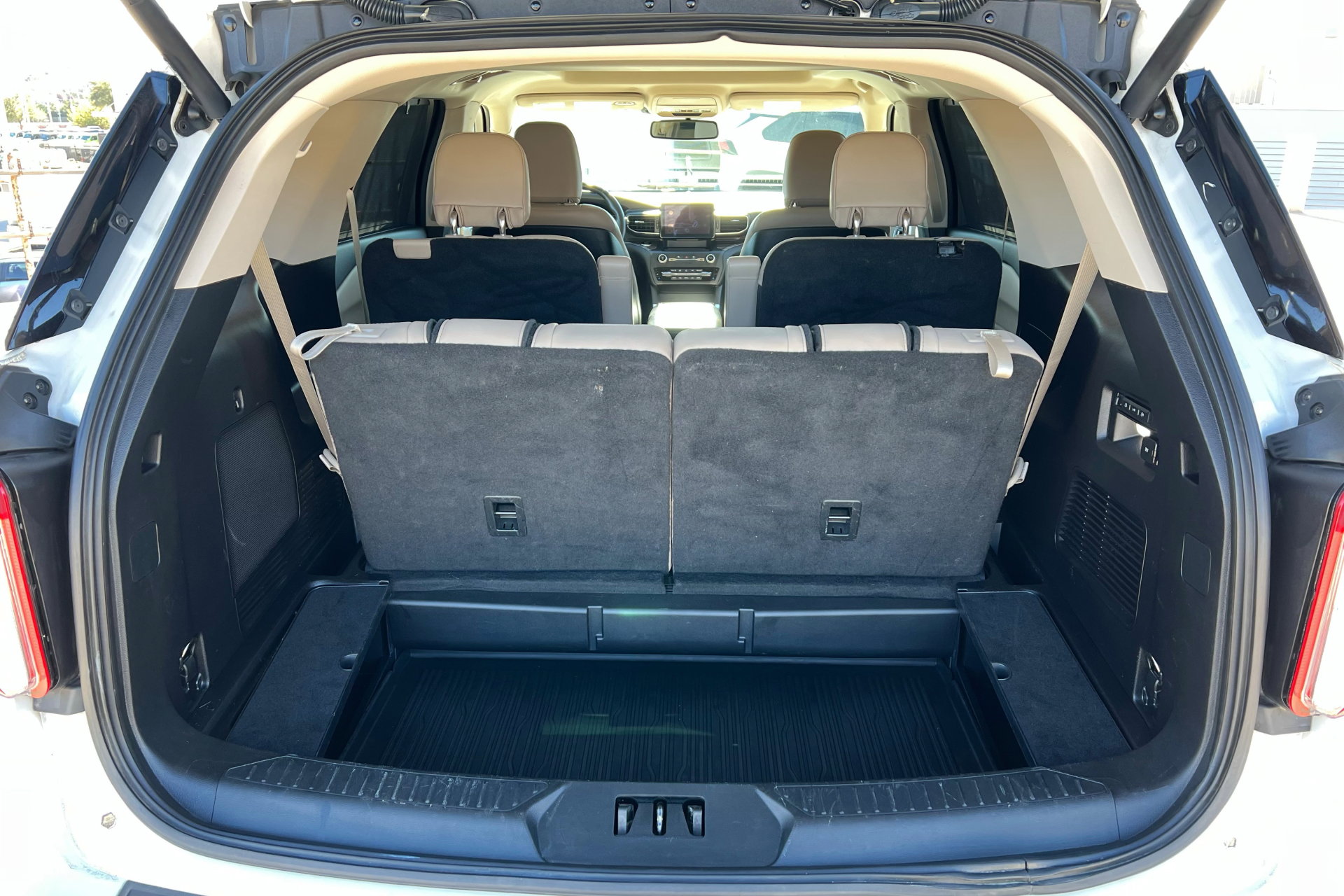 Used 2020 Ford Explorer Limited w/ Class III Trailer Tow Package image 23