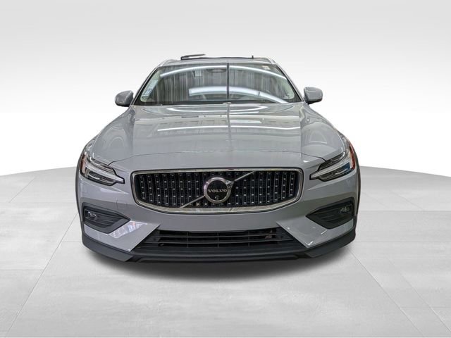 Certified 2025 Volvo V60 B5 Cross Country Ultra image 3
