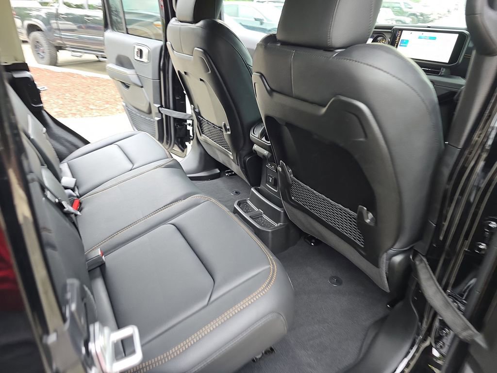 New 2025 Jeep Wrangler Unlimited Sahara AWD/4WD image 11