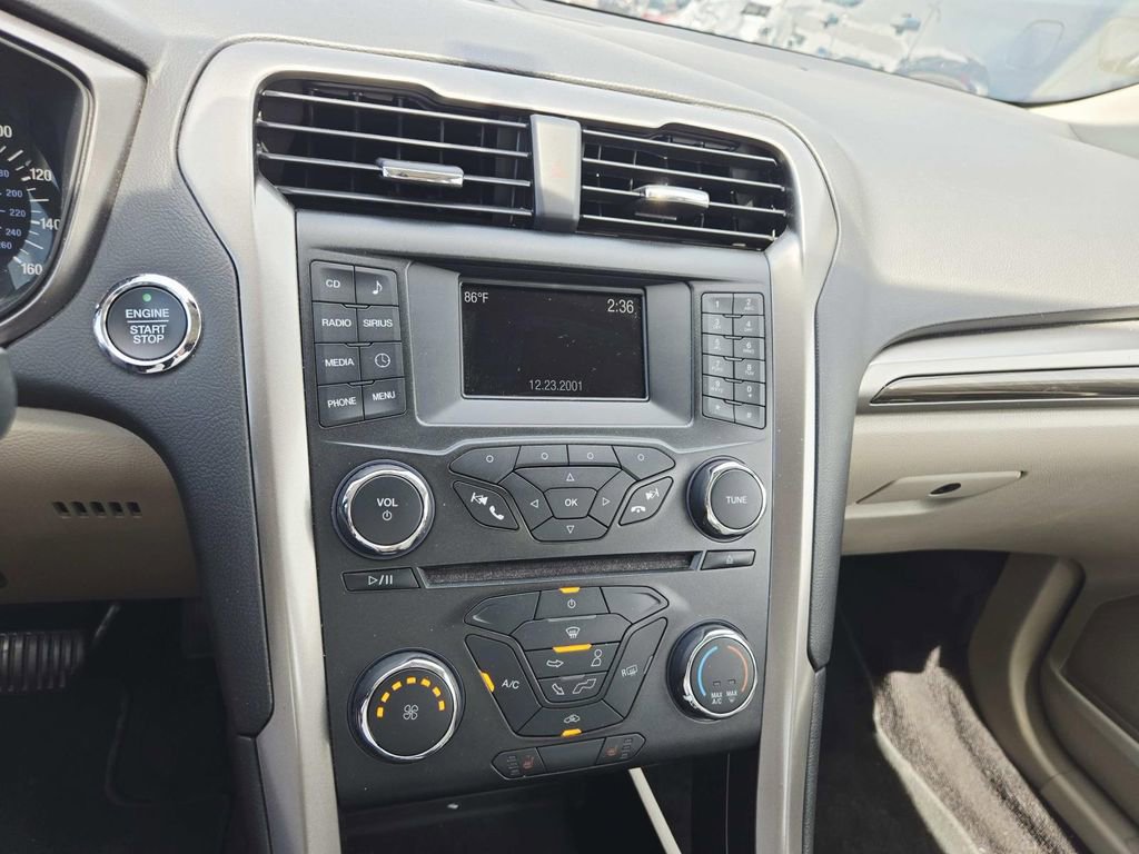 Used 2017 Ford Fusion SE AWD/4WD image 24