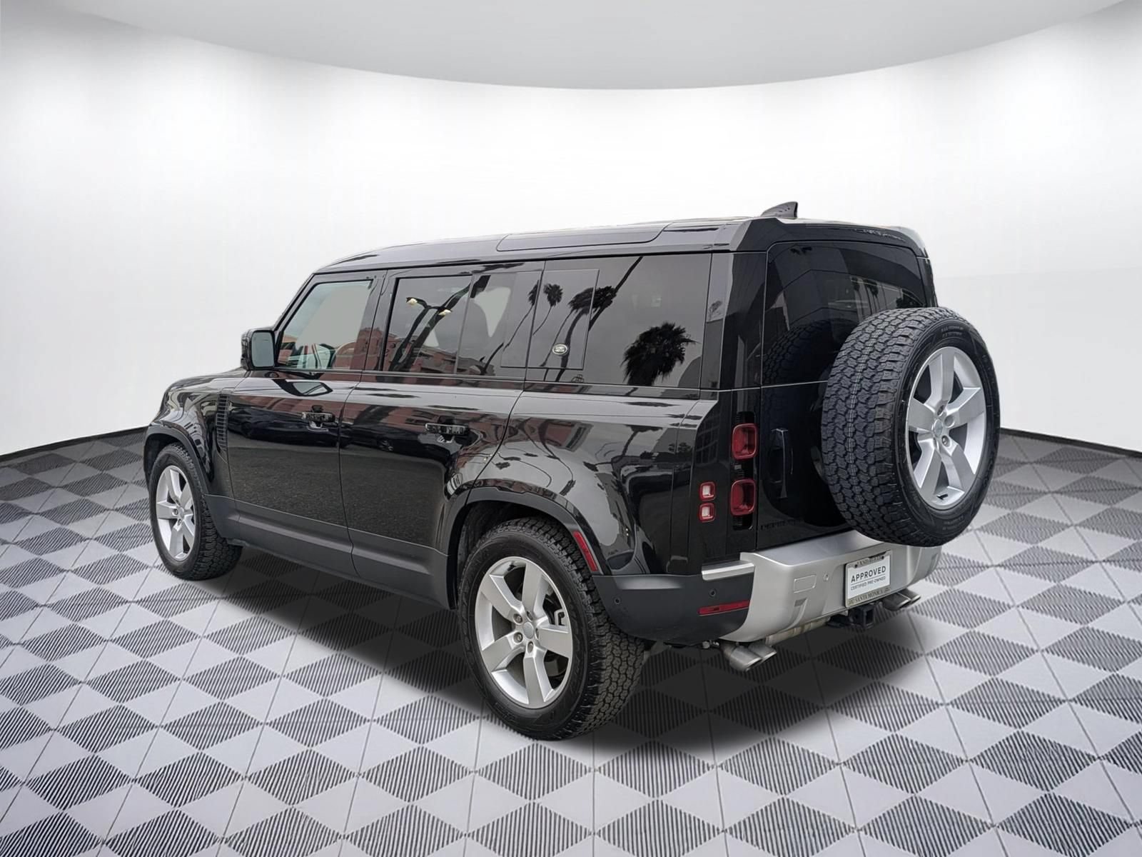 Used 2024 Land Rover Defender 110 SE AWD/4WD image 3