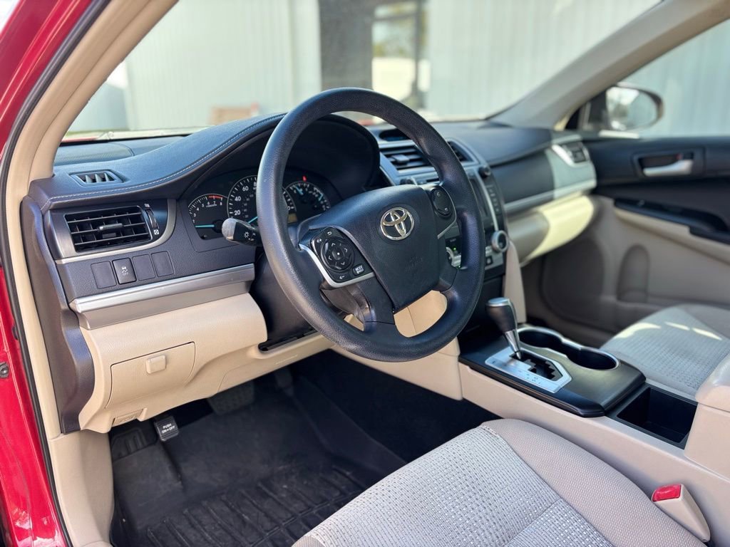 Used 2013 Toyota Camry L image 9