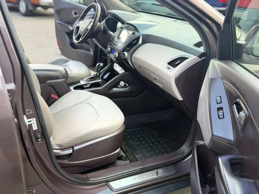 Used 2014 Hyundai Tucson Limited w/ Technology Package 02 FWD image 17