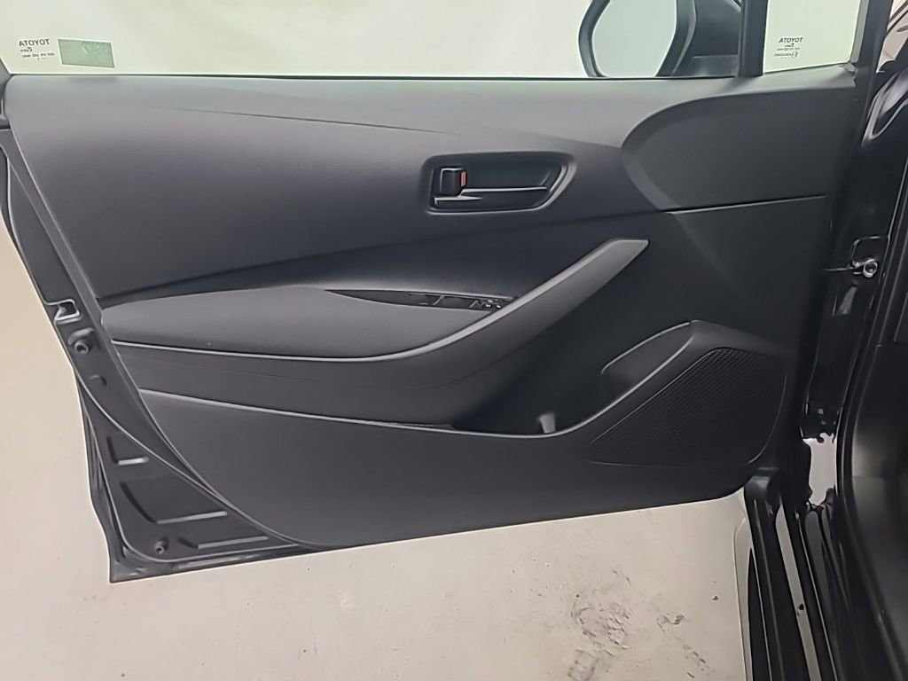 Used 2025 Toyota Corolla LE image 24