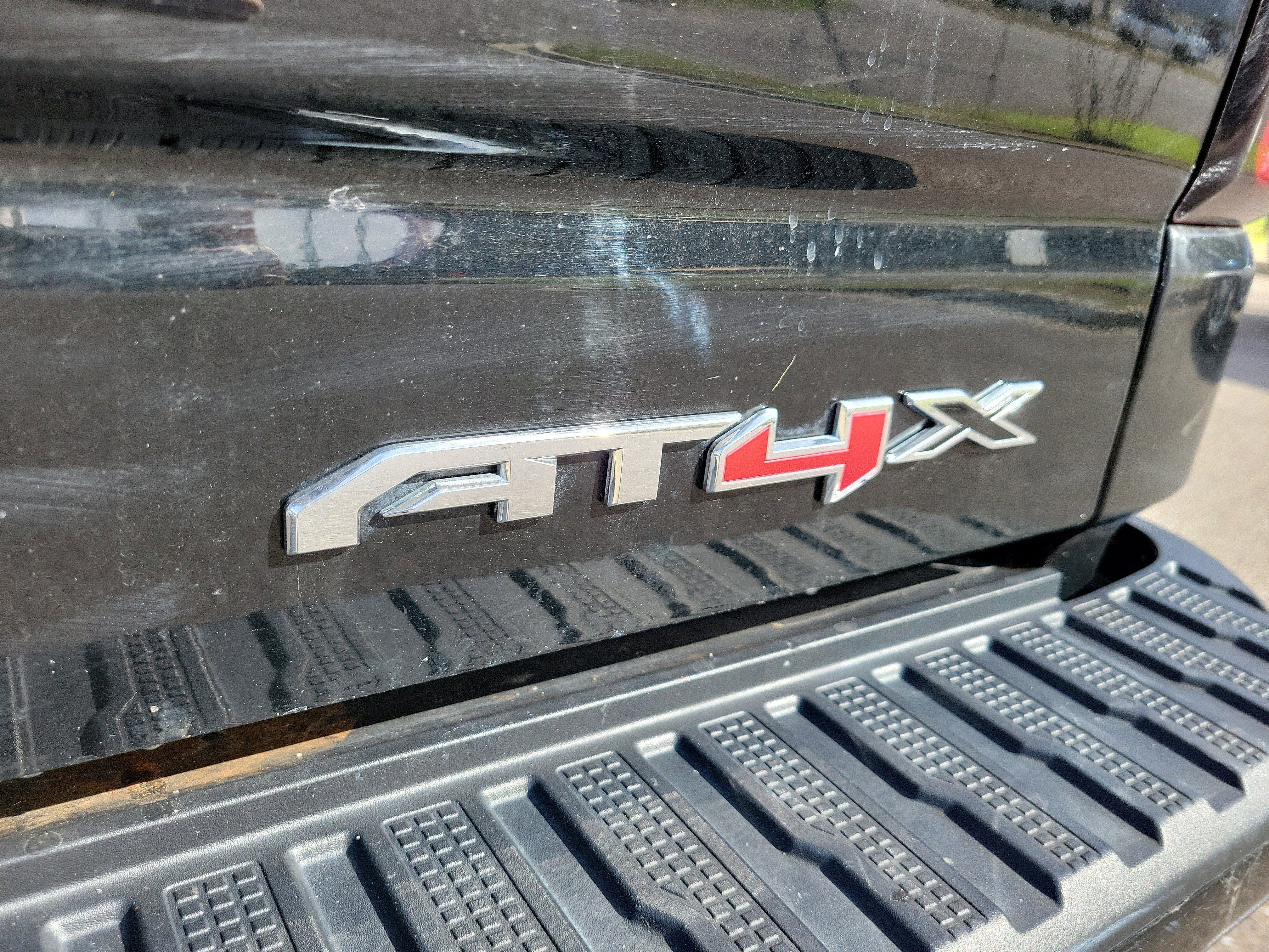 Used 2022 GMC Sierra 1500 AT4X image 10