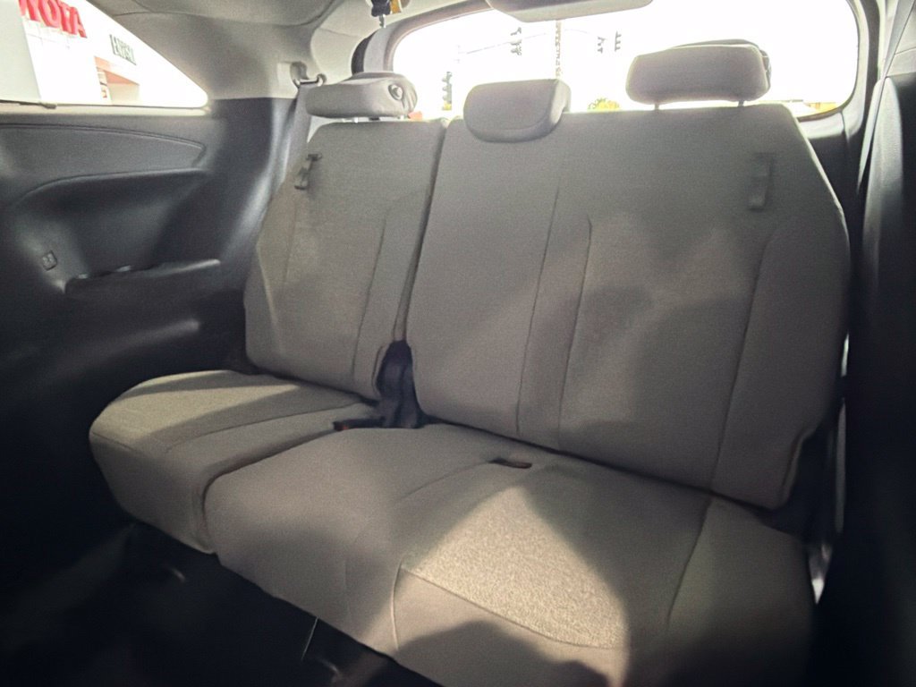 New 2026 Toyota Sienna LE FWD image 30