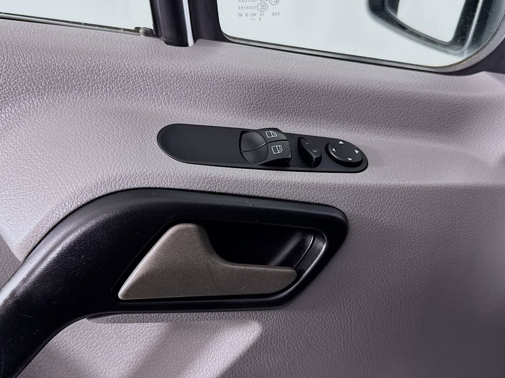 Used 2016 Mercedes-Benz Sprinter 2500 image 15