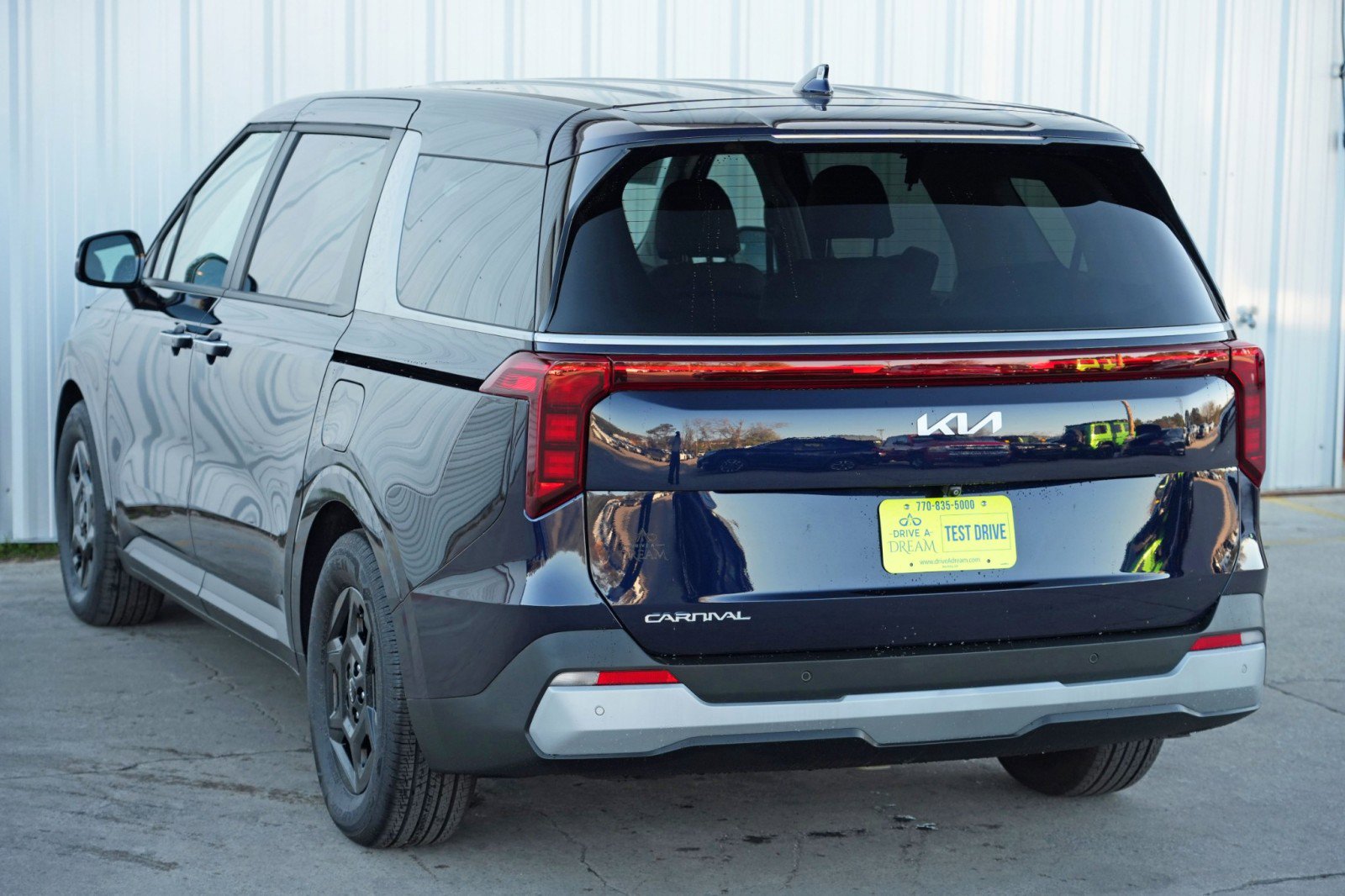 Used 2025 Kia Carnival FWD image 47