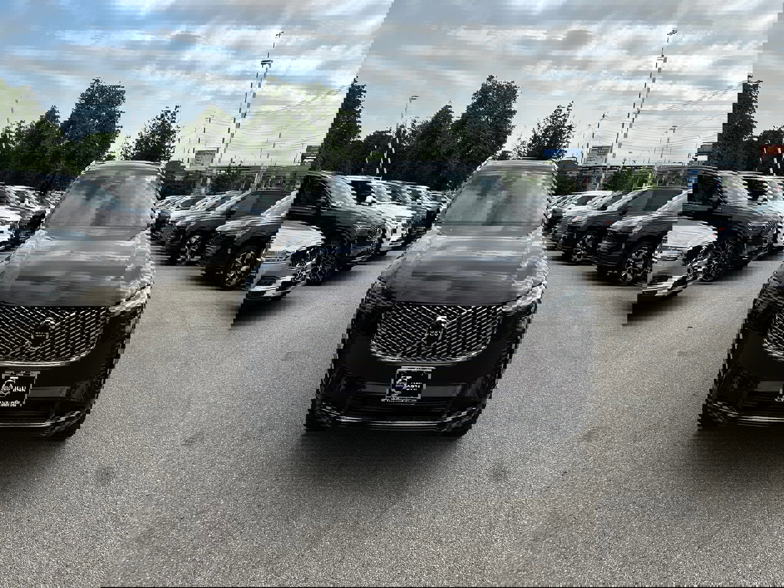 Used 2025 Volvo XC90 B6 Core w/ Climate Package image 6