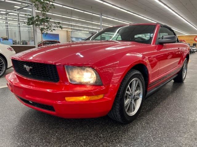 Used 2005 Ford Mustang Premium RWD image 1