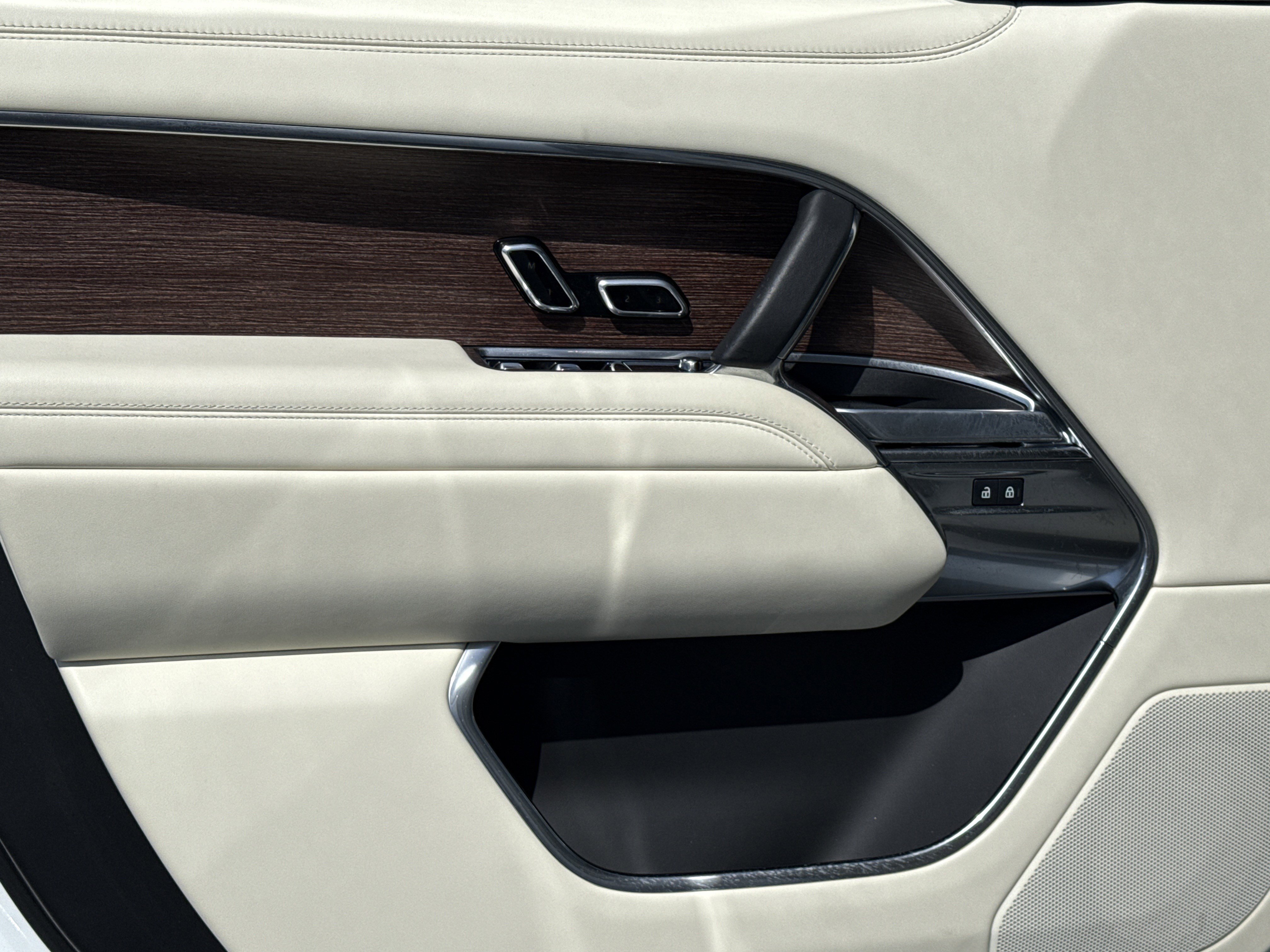 Used 2024 Land Rover Range Rover SE image 20