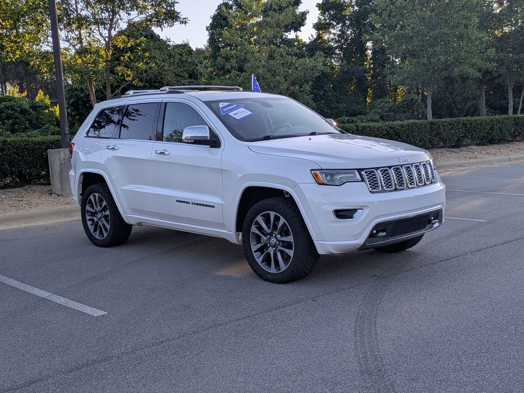 Used 2017 Jeep Grand Cherokee Overland AWD/4WD image 1