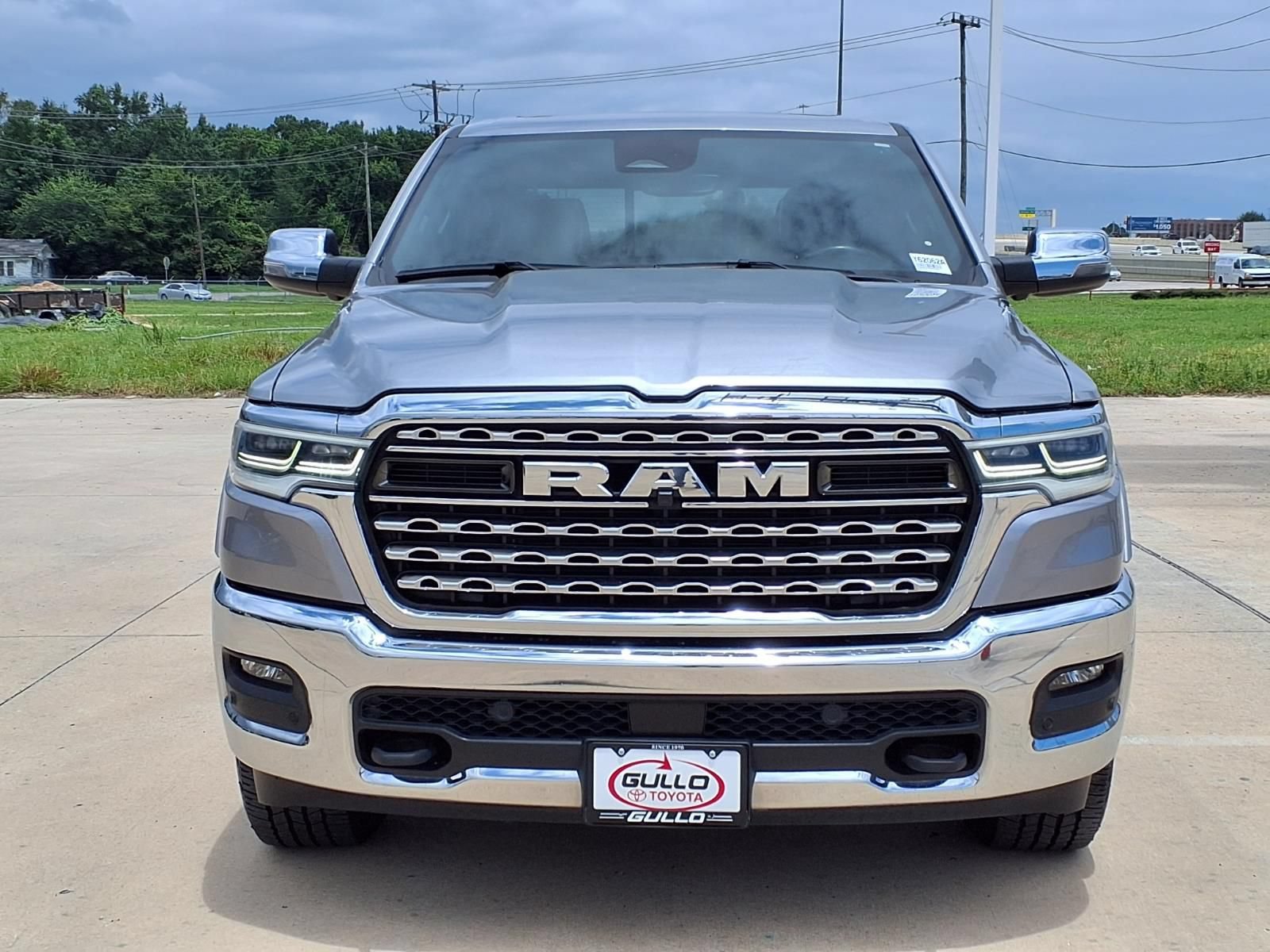 Used 2025 RAM 1500 Limited AWD/4WD image 4