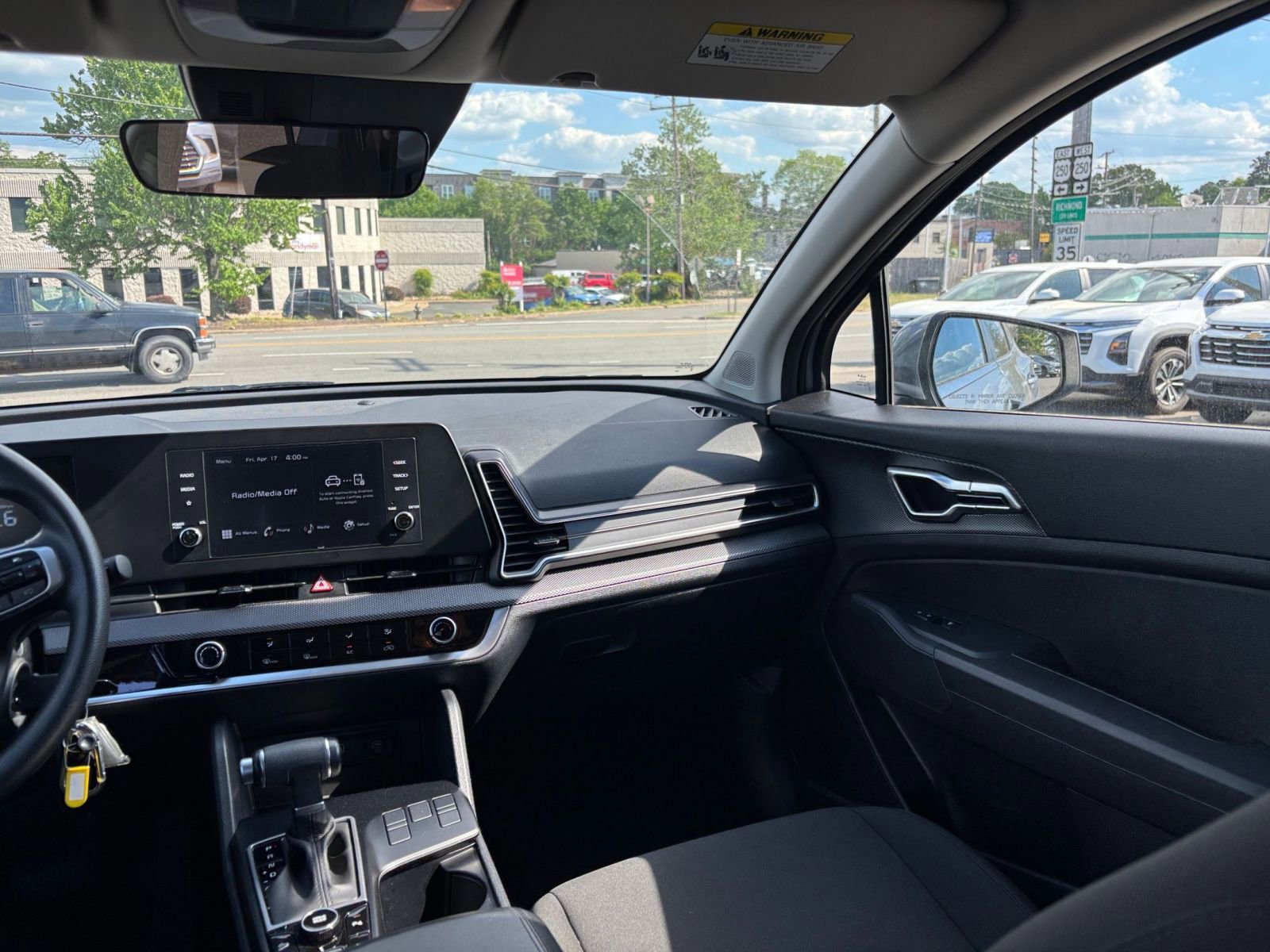 Used 2025 Kia Sportage LX image 34