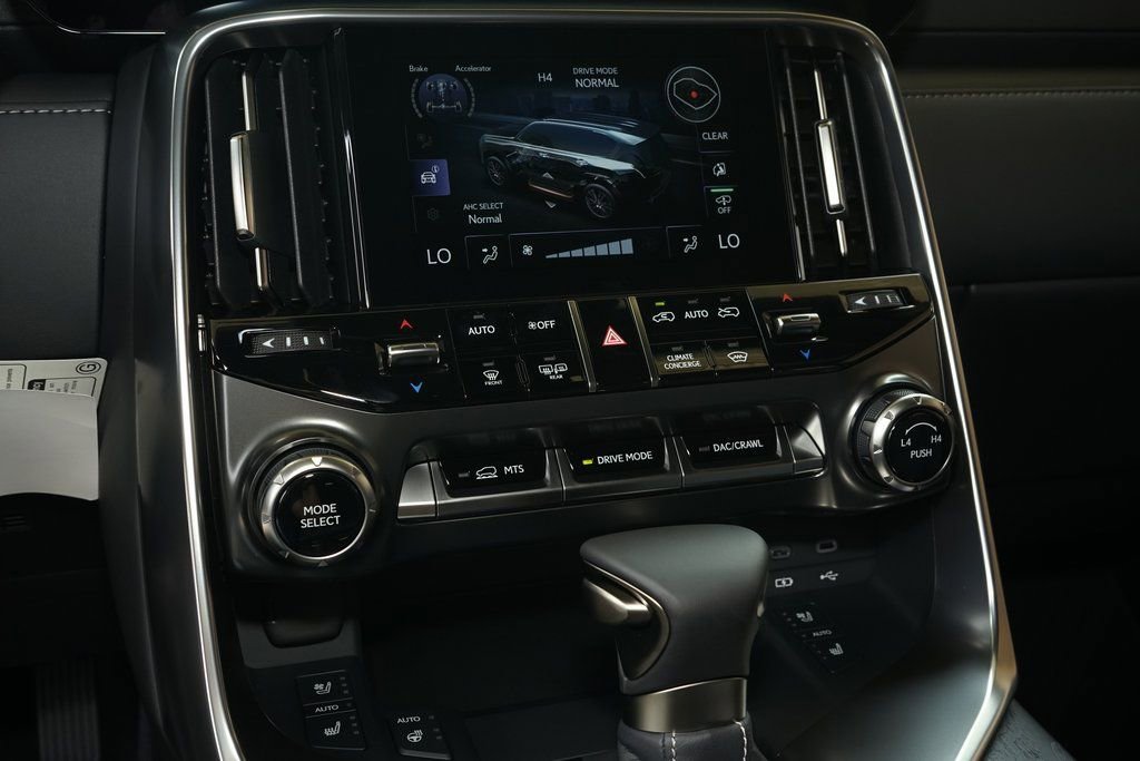 Used 2025 Lexus LX 600 4WD w/ Appearance Package image 19