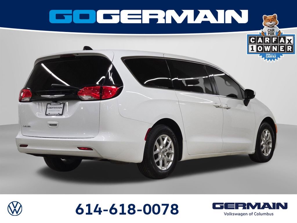 Used 2022 Chrysler Voyager LX image 9