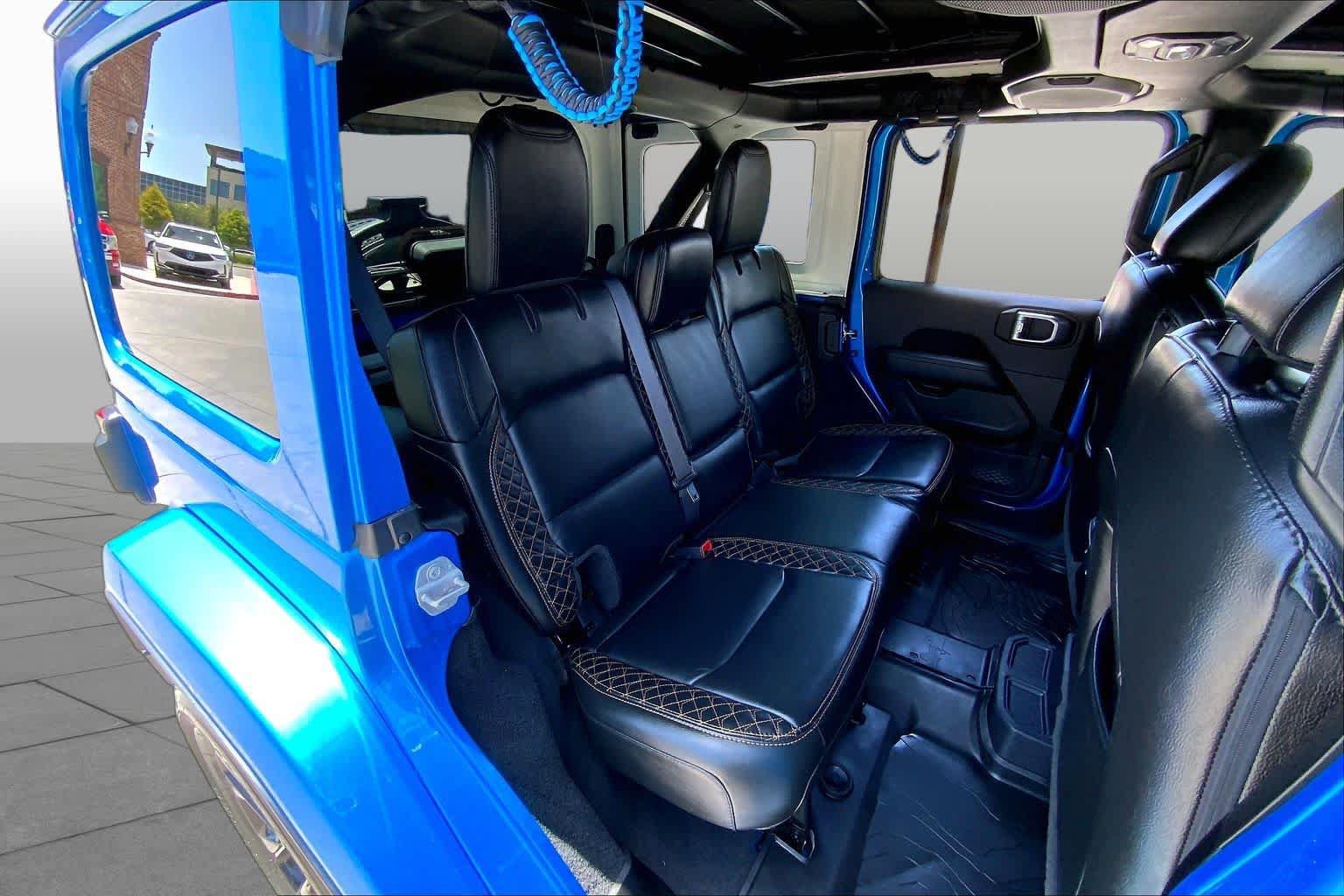 Used 2022 Jeep Wrangler Unlimited Sahara AWD/4WD image 19