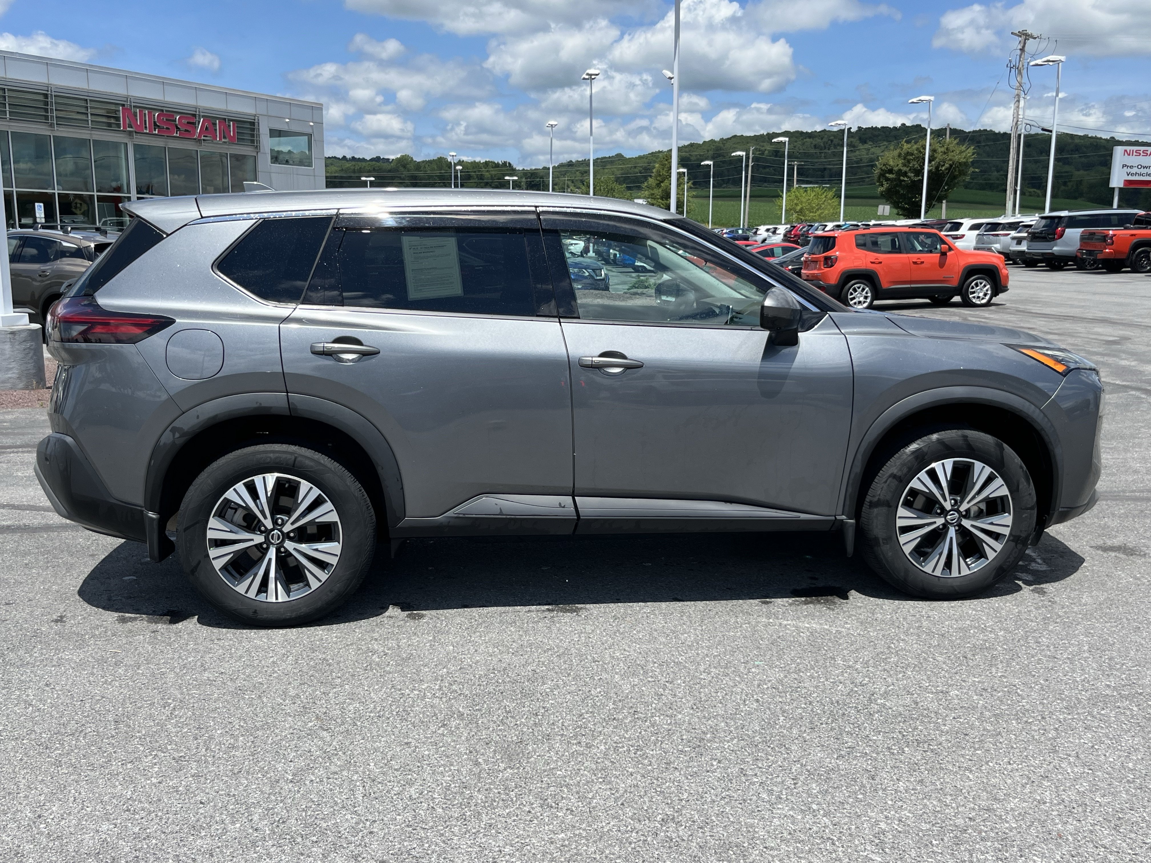 Used 2021 Nissan Rogue SV AWD/4WD image 2