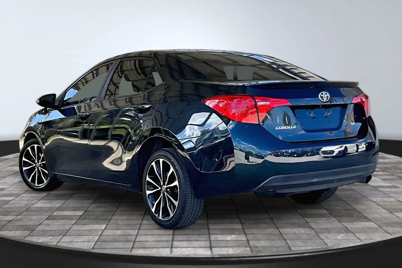 Used 2019 Toyota Corolla SE image 4