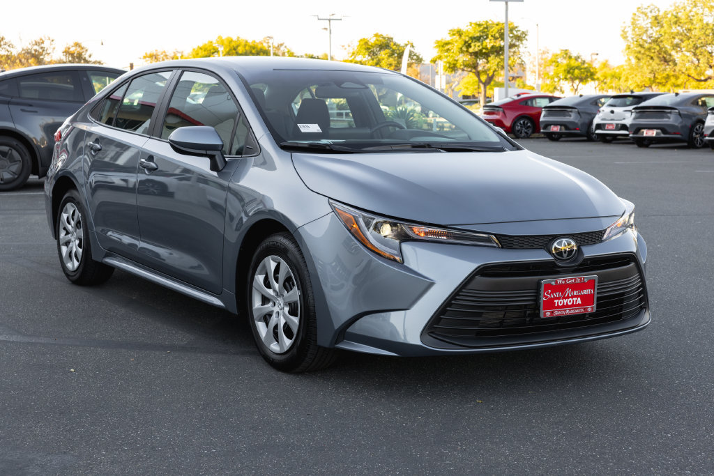 Used 2026 Toyota Corolla LE FWD image 3