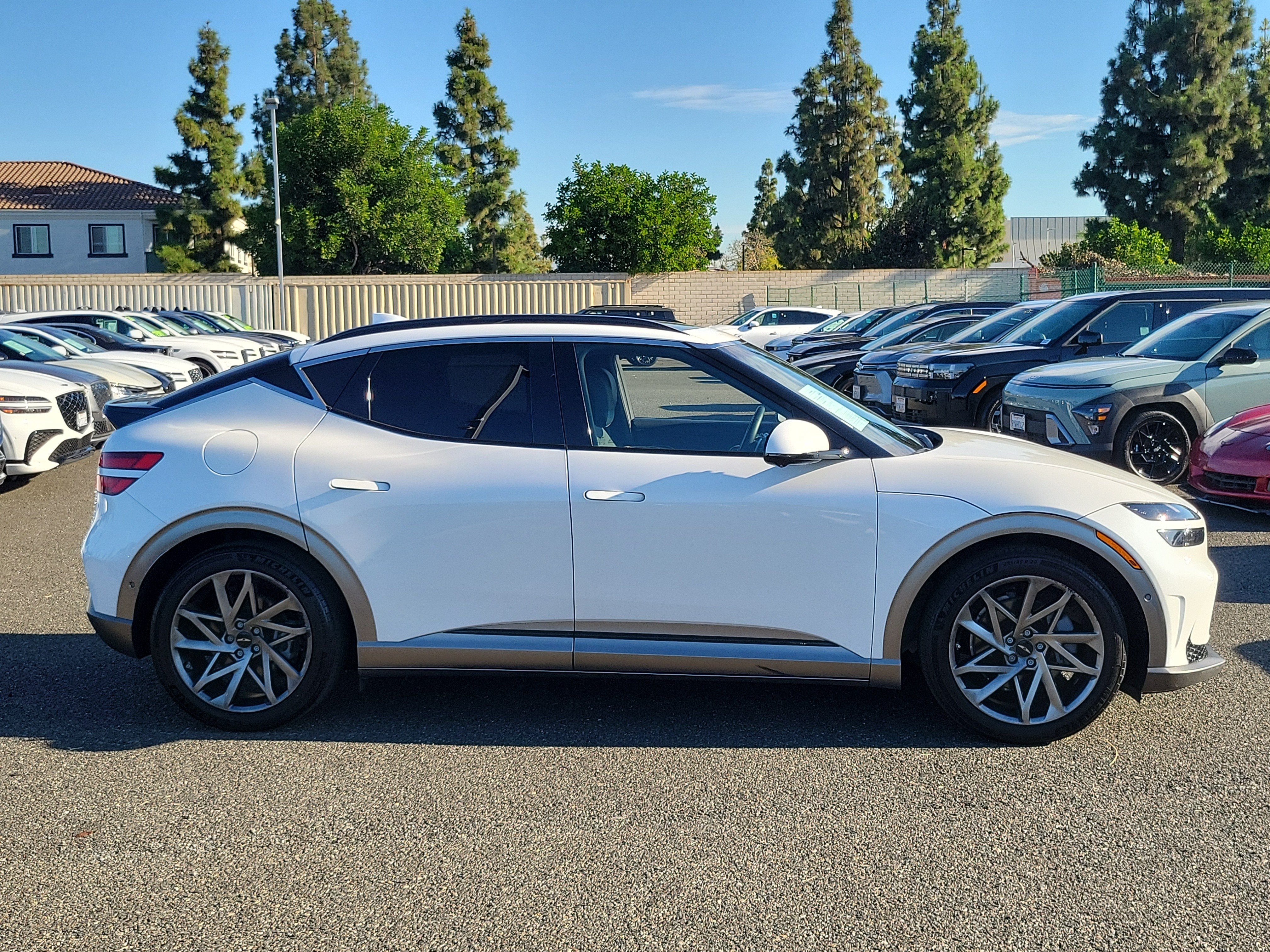 Certified 2023 Genesis GV60 Advanced AWD/4WD image 6