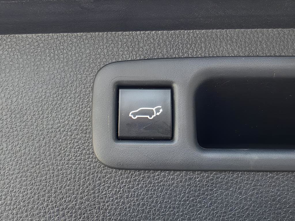 Used 2020 Toyota Highlander Platinum image 15