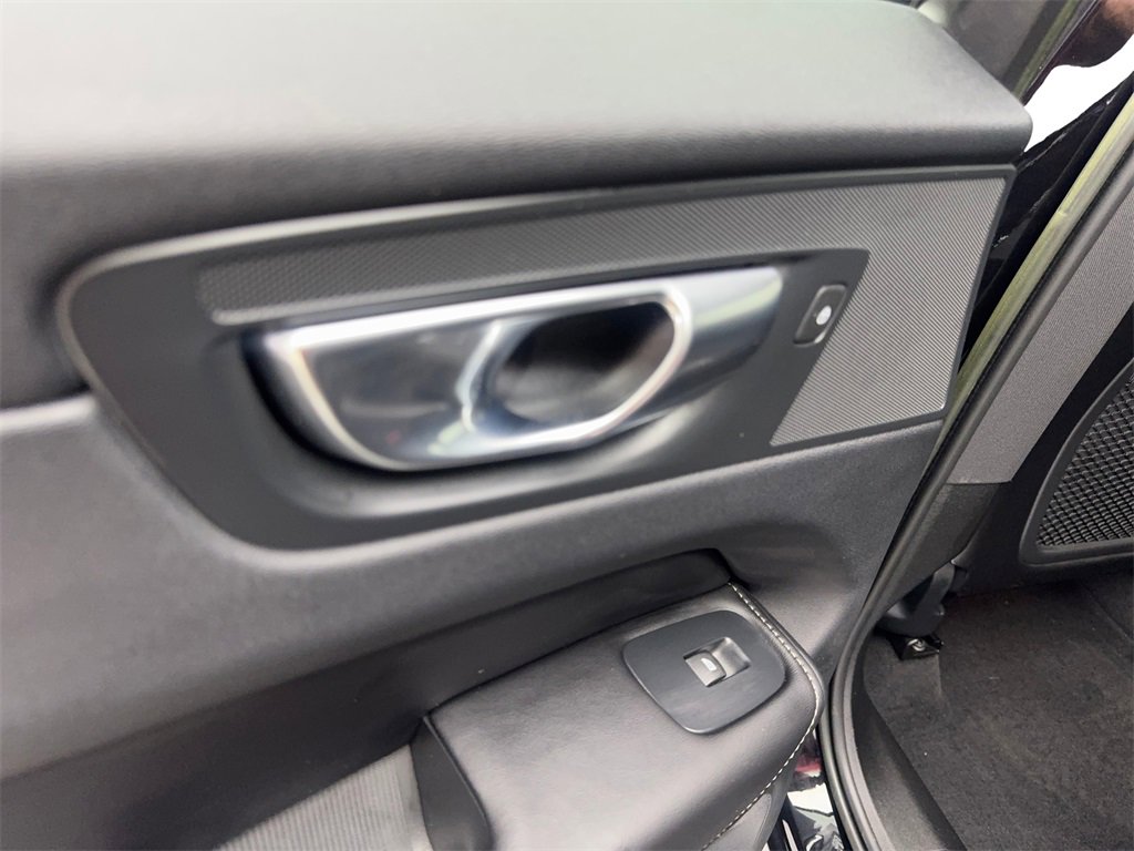 Used 2022 Volvo XC60 B5 Inscription w/ Protection Package Premier image 38