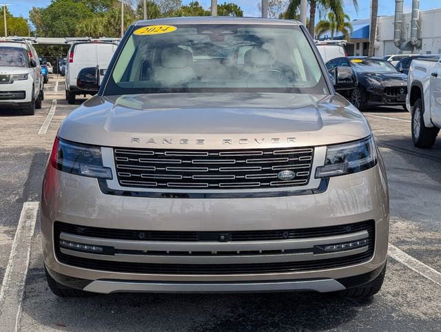 Used 2024 Land Rover Range Rover SE AWD/4WD image 2
