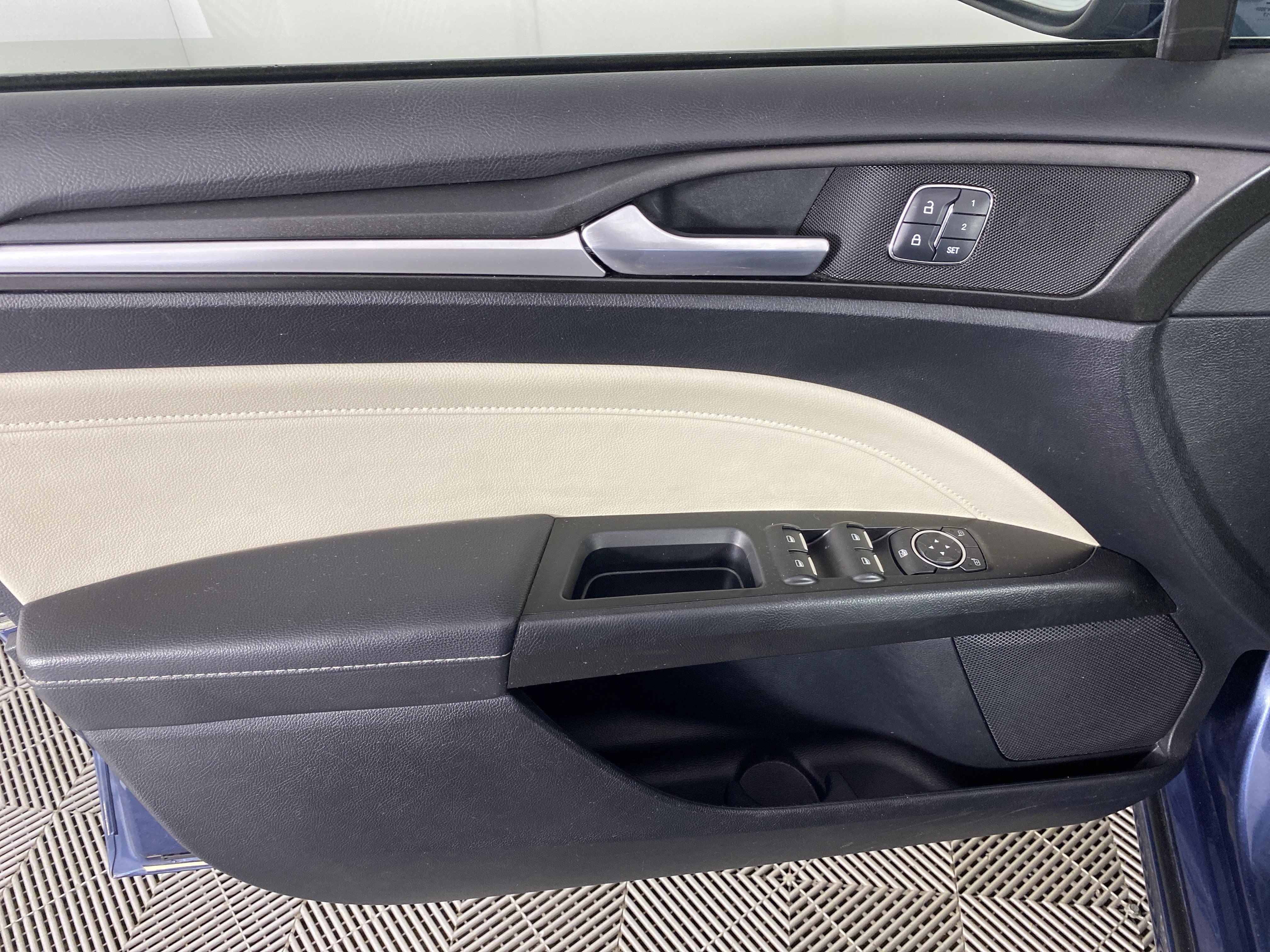 Used 2018 Ford Fusion Titanium AWD/4WD image 15