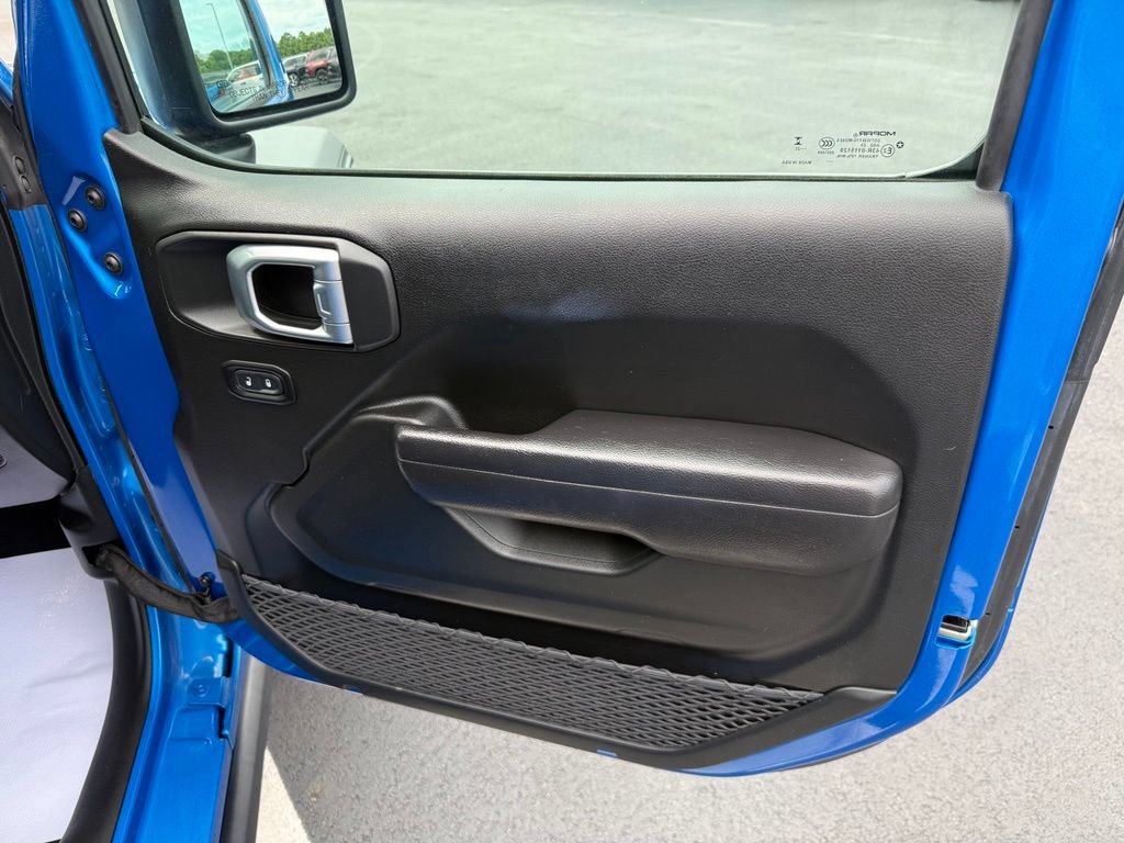 Used 2023 Jeep Wrangler Unlimited w/ Cold Weather Group AWD/4WD image 13