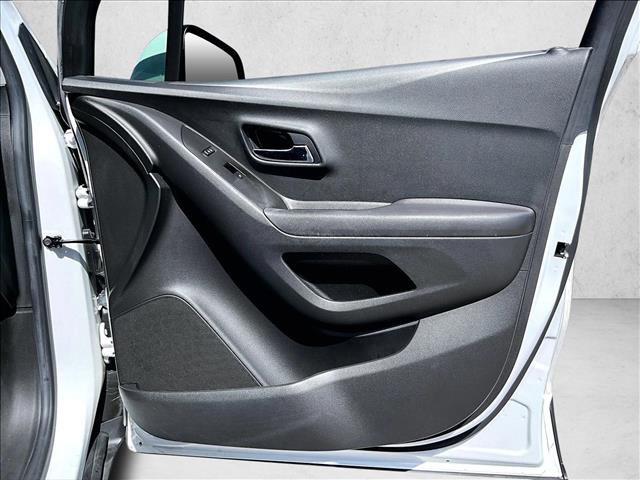 Used 2020 Chevrolet Trax LT FWD image 19