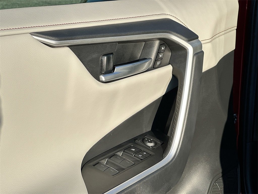 Used 2023 Toyota RAV4 Limited image 17