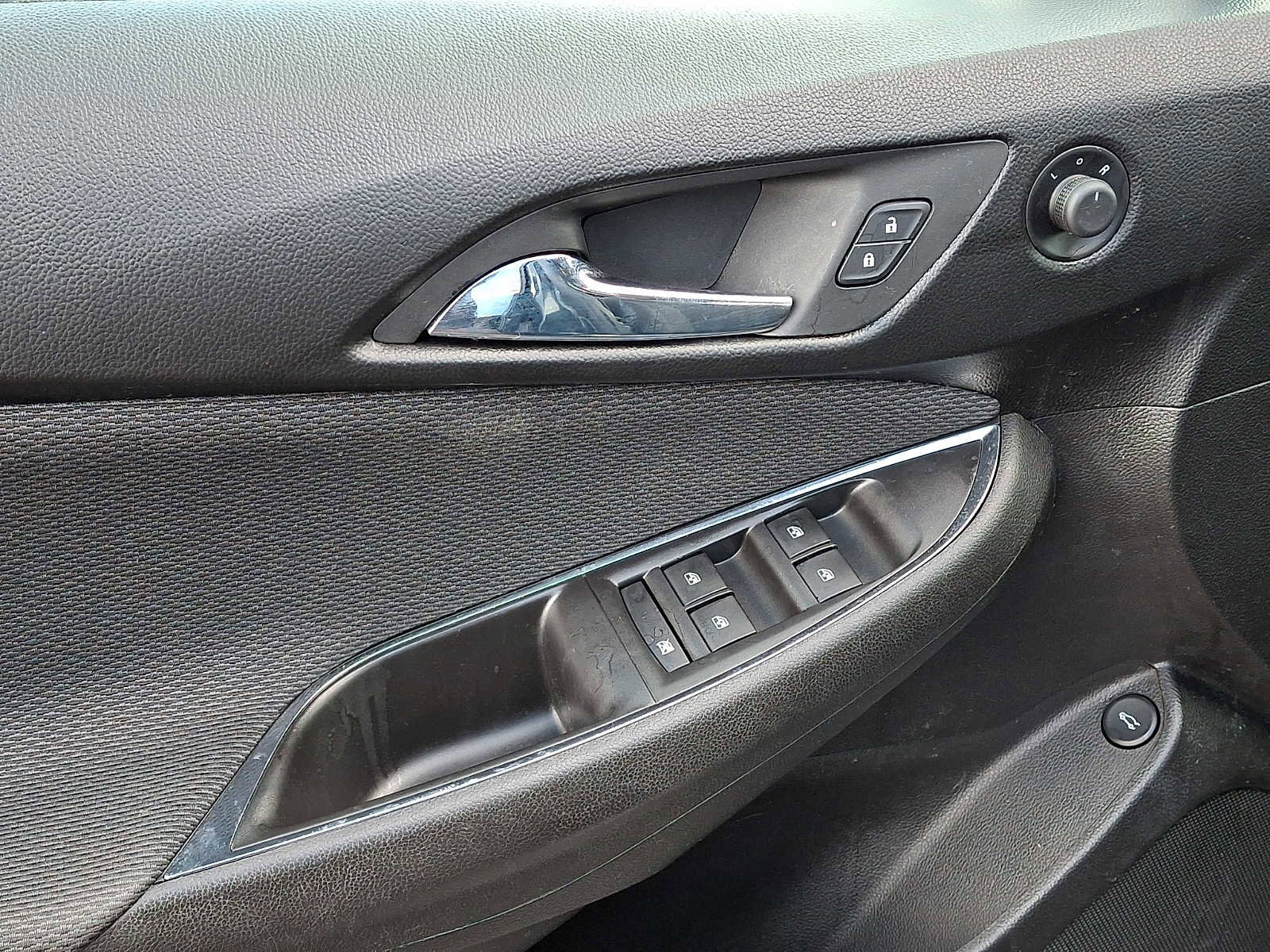 Used 2017 Chevrolet Cruze LT image 11