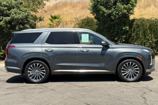 Used 2023 Hyundai Palisade Calligraphy w/ Cargo Package FWD image 3