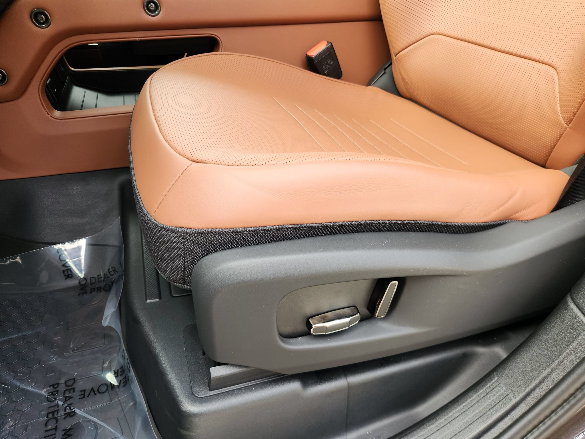 New 2026 Land Rover Defender 110 AWD/4WD image 17