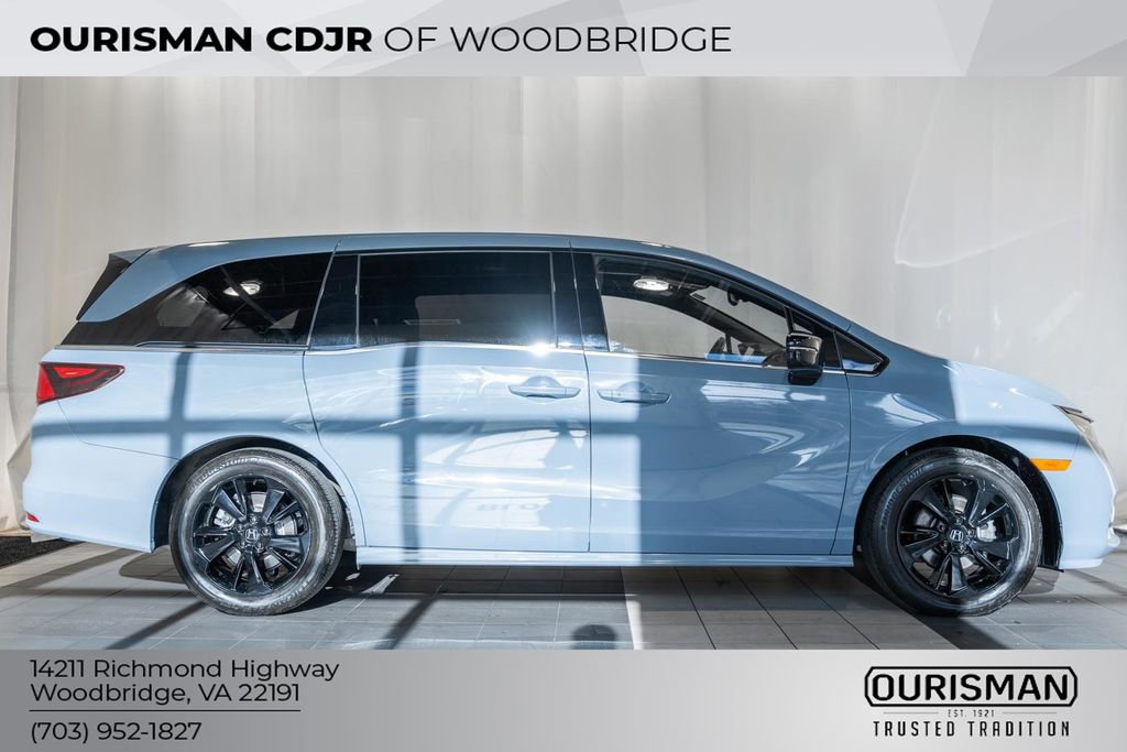Used 2023 Honda Odyssey Sport image 3