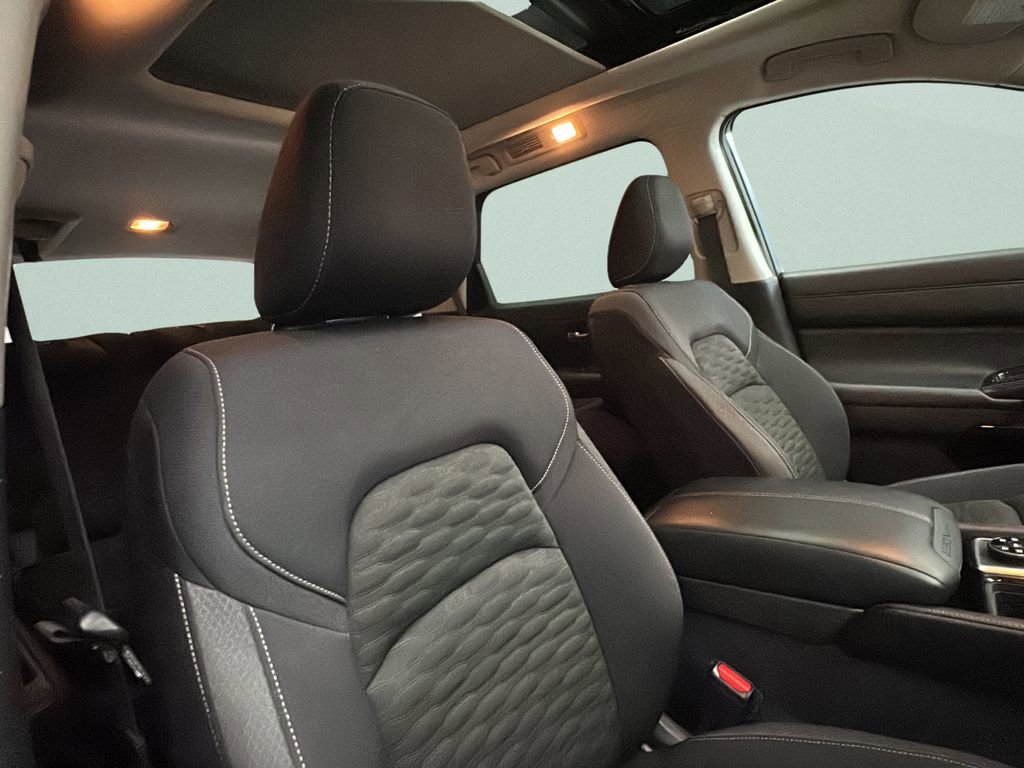 Used 2022 Nissan Pathfinder SV w/ SV Premium Package image 15