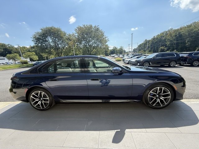 New 2026 BMW 750e xDrive w/ Premium Package image 6