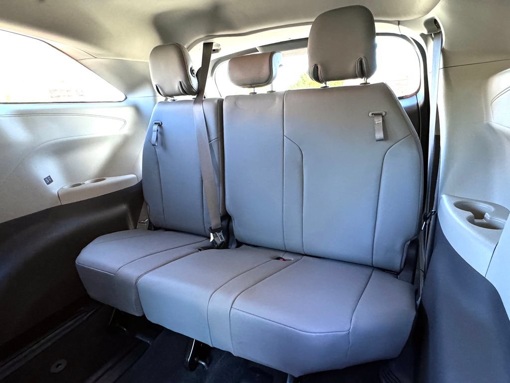 Used 2021 Toyota Sienna XLE AWD/4WD image 35