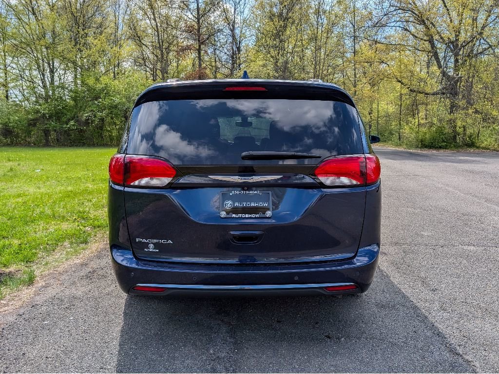 Used 2018 Chrysler Pacifica Touring-L Plus FWD image 6