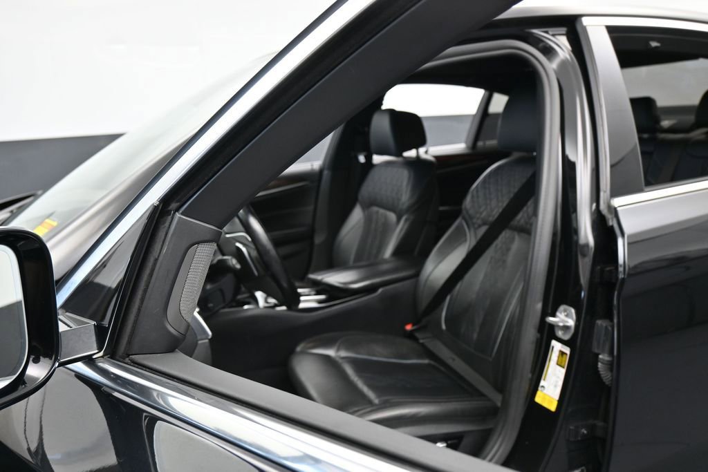 Used 2019 BMW 530i w/ Premium Package RWD image 10