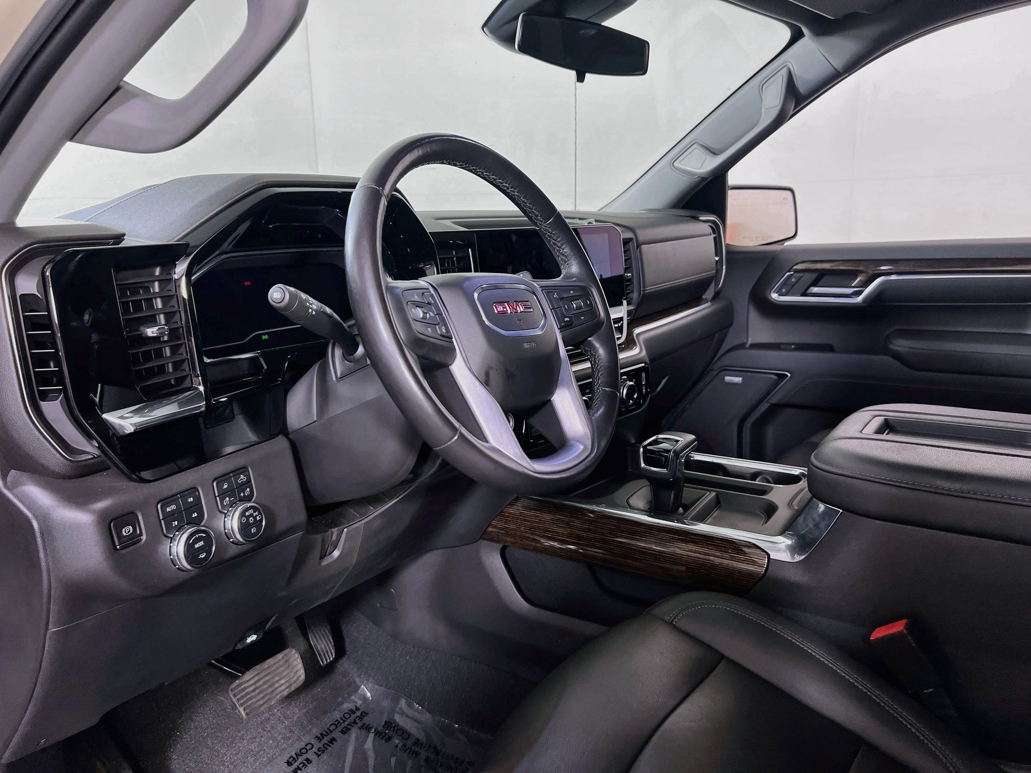 Used 2022 GMC Sierra 1500 Elevation w/ Elevation Premium Package AWD/4WD image 9