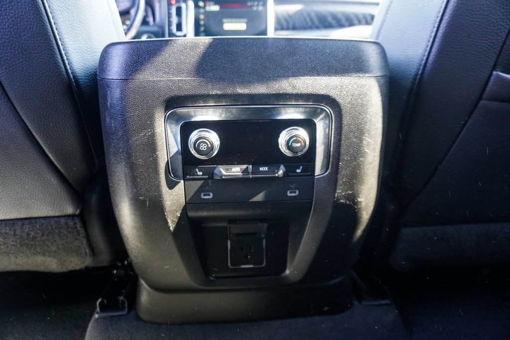 Used 2023 GMC Yukon Denali AWD/4WD image 11