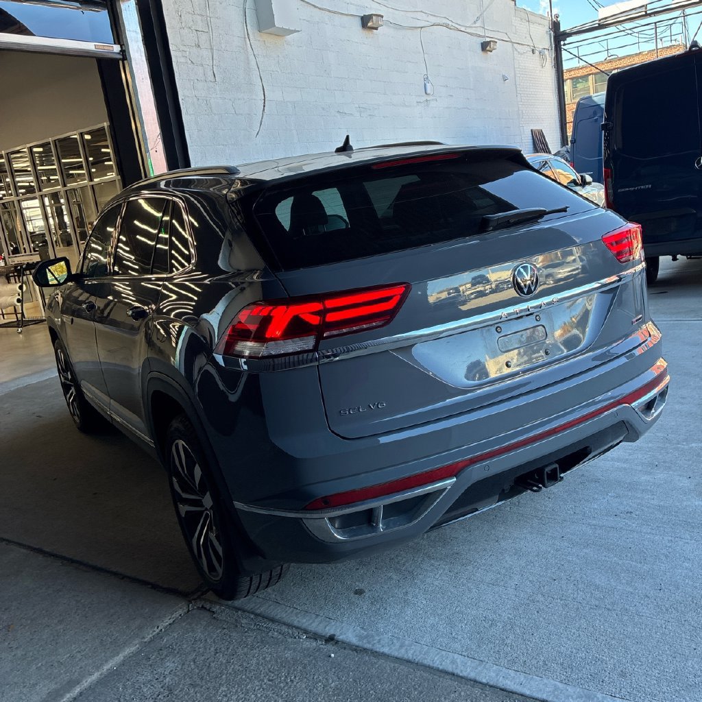 Used 2021 Volkswagen Atlas Cross Sport SEL Premium R-Line w/ Luggage Net & Mats Package AWD/4WD image 2