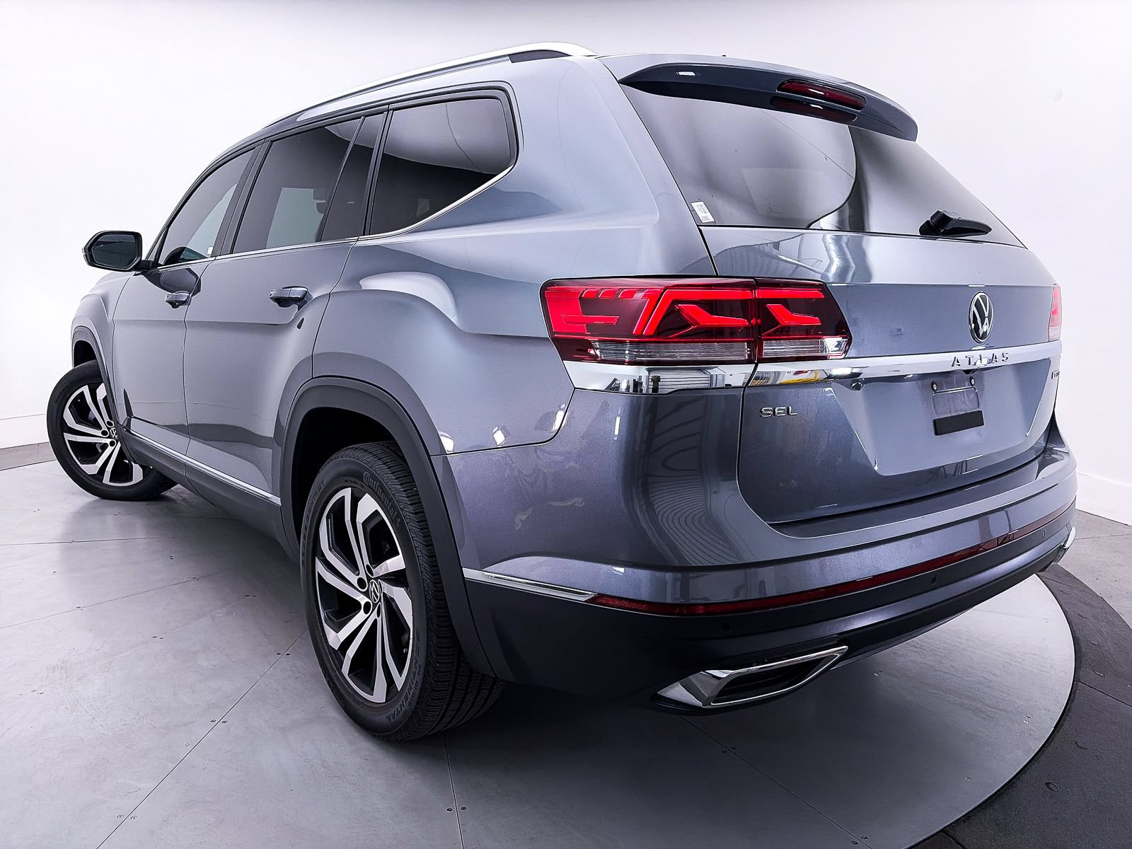 Used 2022 Volkswagen Atlas SEL AWD/4WD image 2
