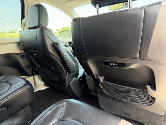 Used 2023 Chrysler Pacifica Touring-L FWD image 14
